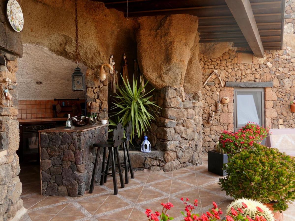 Castillo Lanzarote Villa Sophie - Luxury Villa -Sleep In A Volcanic Cave With Heated Pool Tías Kültér fotó