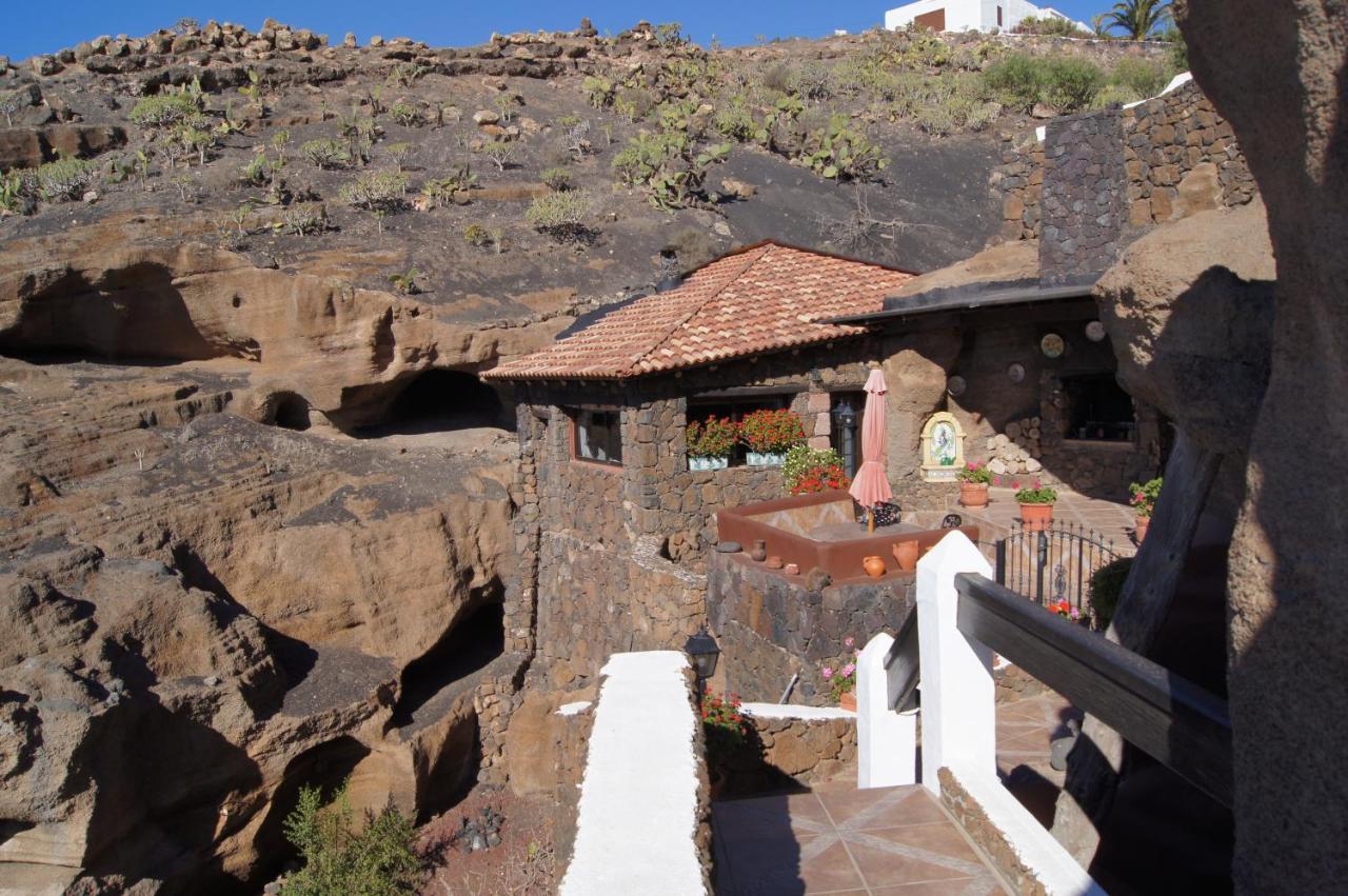 Castillo Lanzarote Villa Sophie - Luxury Villa -Sleep In A Volcanic Cave With Heated Pool Tías Kültér fotó