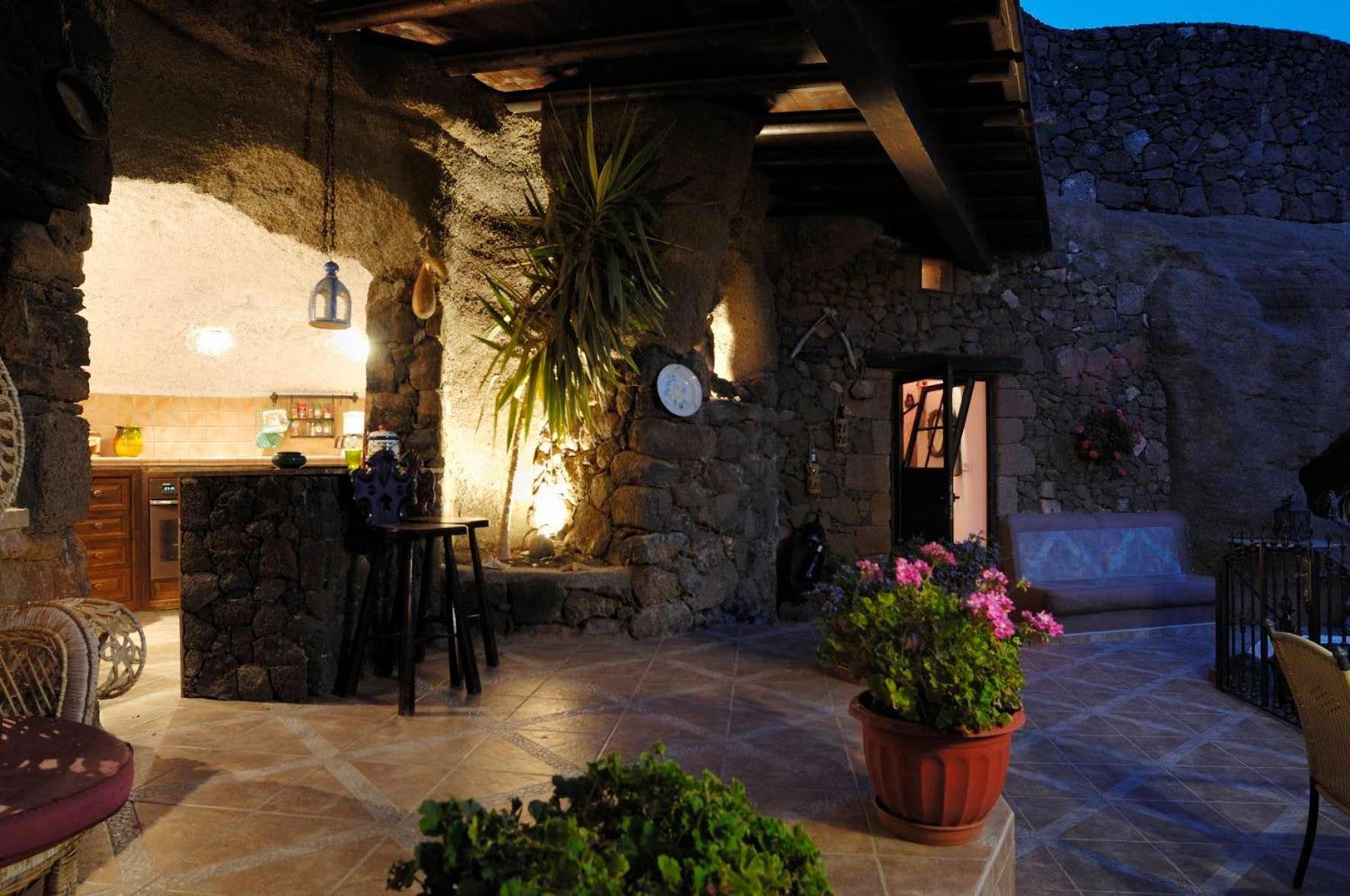 Castillo Lanzarote Villa Sophie - Luxury Villa -Sleep In A Volcanic Cave With Heated Pool Tías Kültér fotó