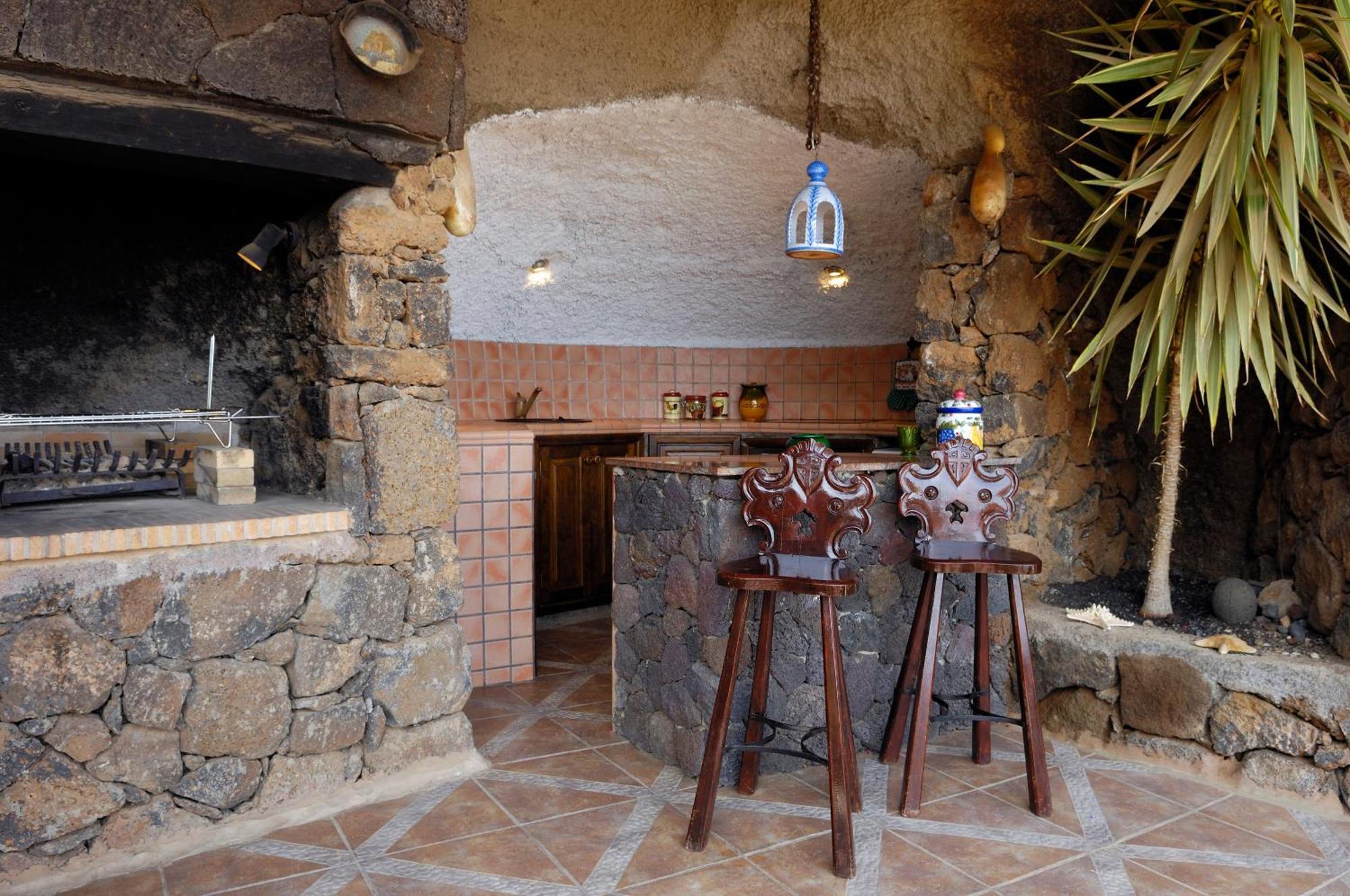 Castillo Lanzarote Villa Sophie - Luxury Villa -Sleep In A Volcanic Cave With Heated Pool Tías Kültér fotó