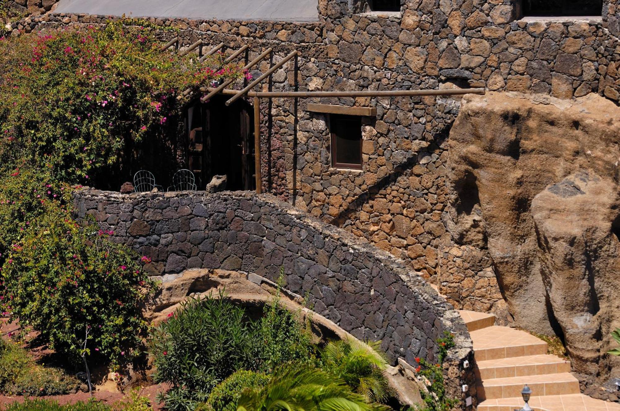 Castillo Lanzarote Villa Sophie - Luxury Villa -Sleep In A Volcanic Cave With Heated Pool Tías Kültér fotó