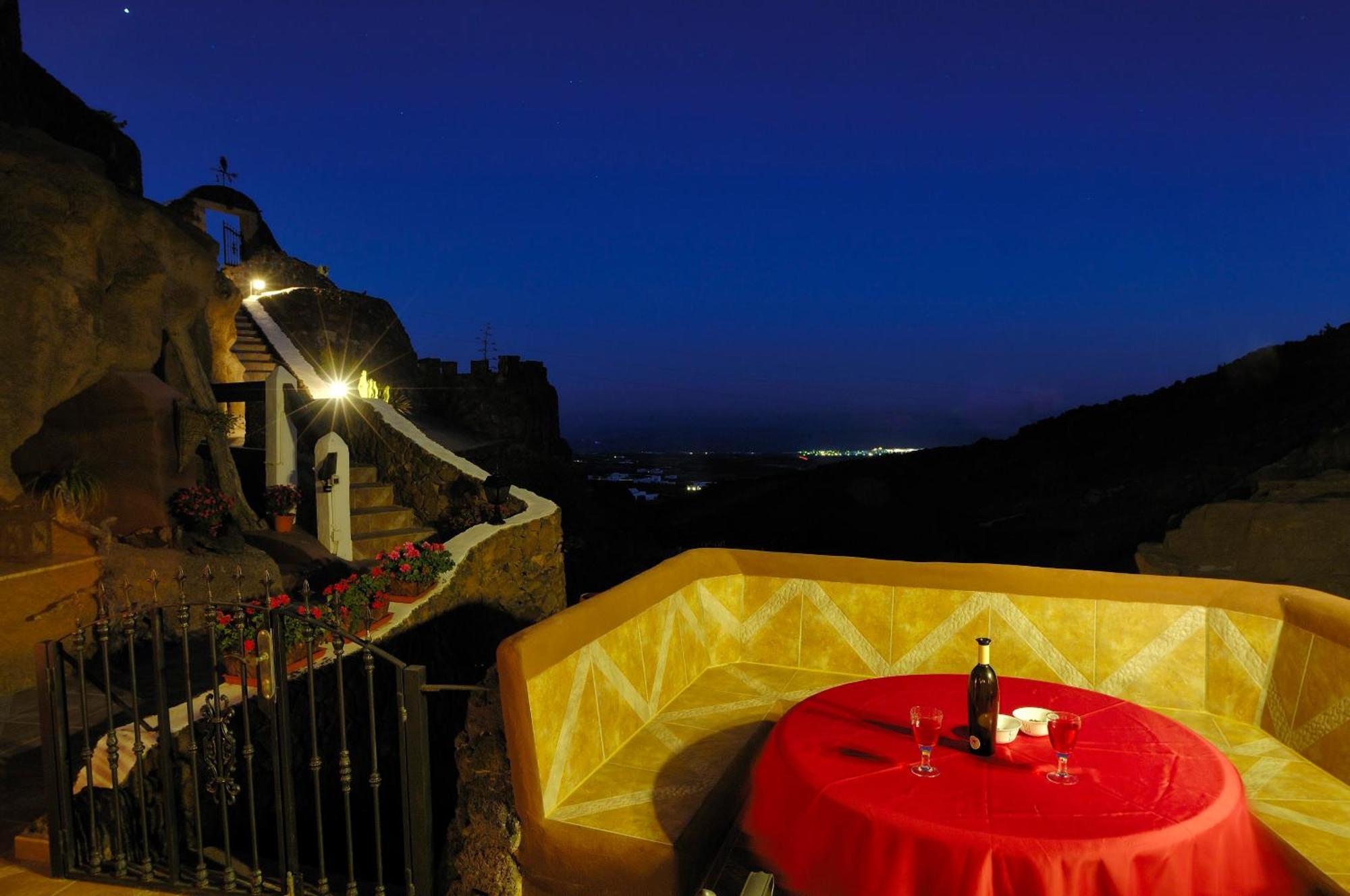 Castillo Lanzarote Villa Sophie - Luxury Villa -Sleep In A Volcanic Cave With Heated Pool Tías Kültér fotó