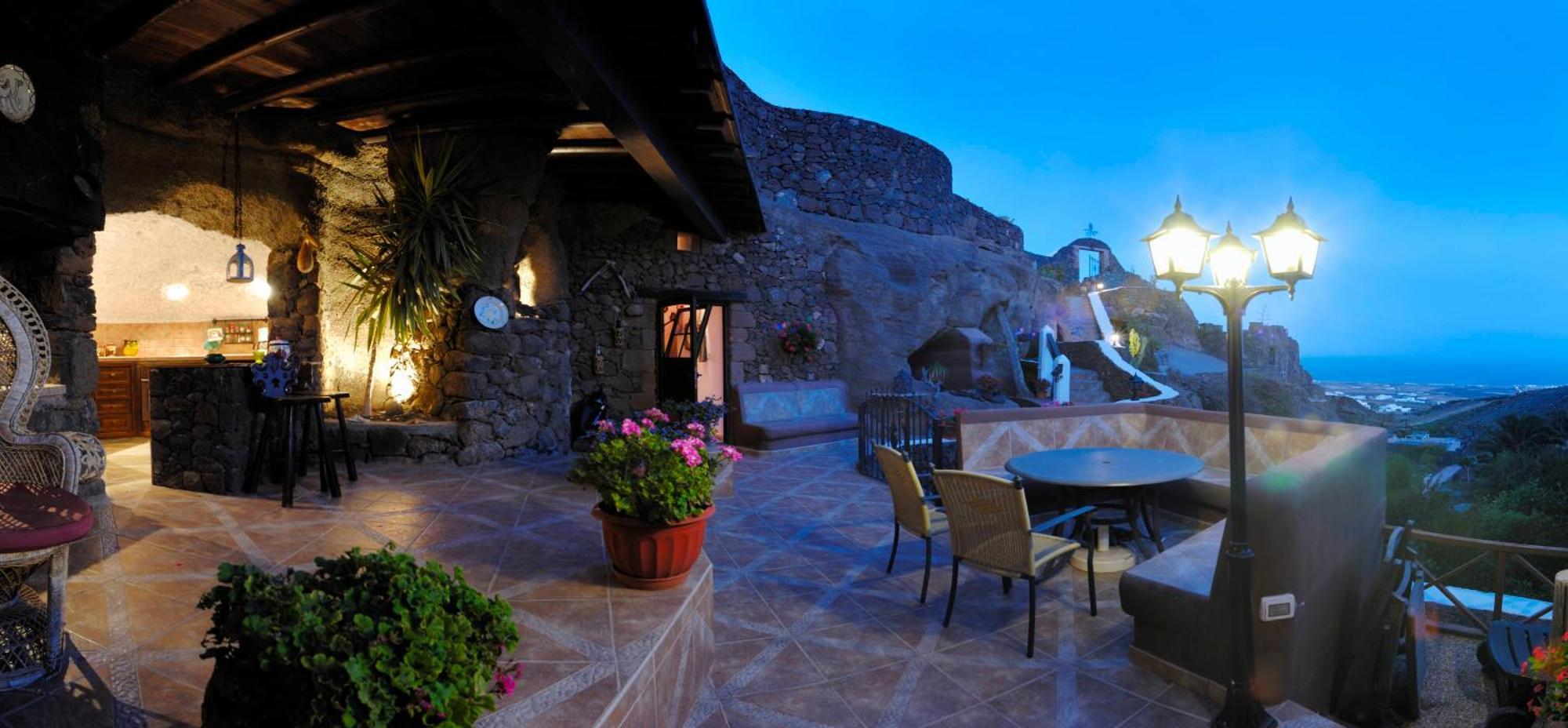 Castillo Lanzarote Villa Sophie - Luxury Villa -Sleep In A Volcanic Cave With Heated Pool Tías Kültér fotó
