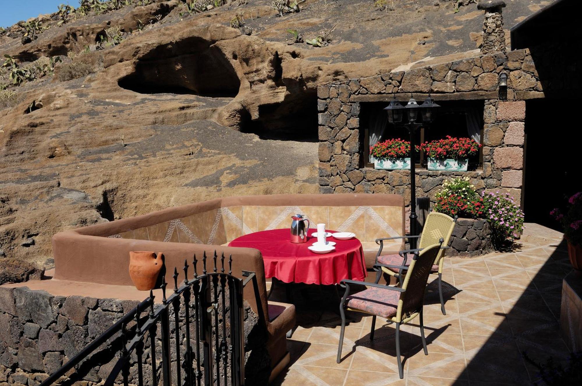Castillo Lanzarote Villa Sophie - Luxury Villa -Sleep In A Volcanic Cave With Heated Pool Tías Kültér fotó