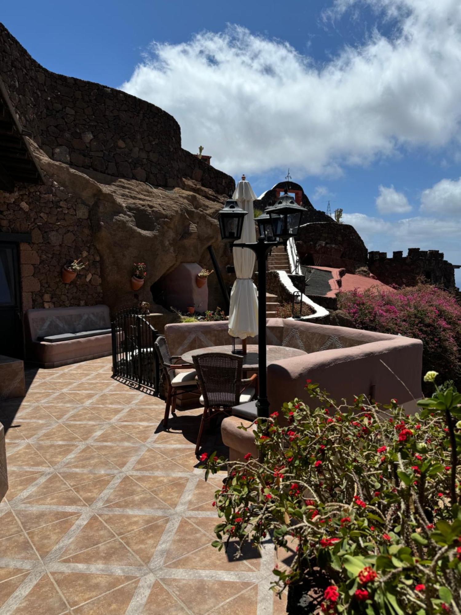 Castillo Lanzarote Villa Sophie - Luxury Villa -Sleep In A Volcanic Cave With Heated Pool Tías Kültér fotó