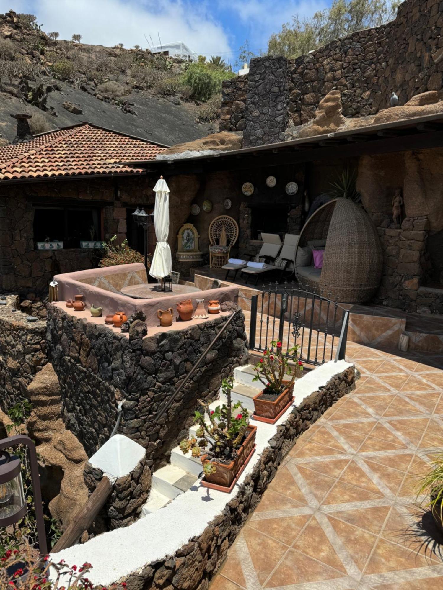 Castillo Lanzarote Villa Sophie - Luxury Villa -Sleep In A Volcanic Cave With Heated Pool Tías Kültér fotó