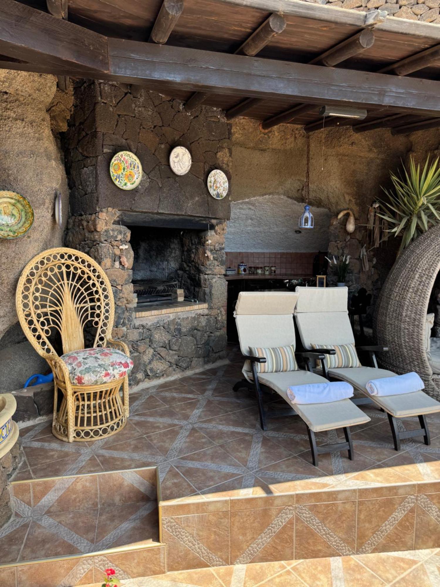 Castillo Lanzarote Villa Sophie - Luxury Villa -Sleep In A Volcanic Cave With Heated Pool Tías Kültér fotó